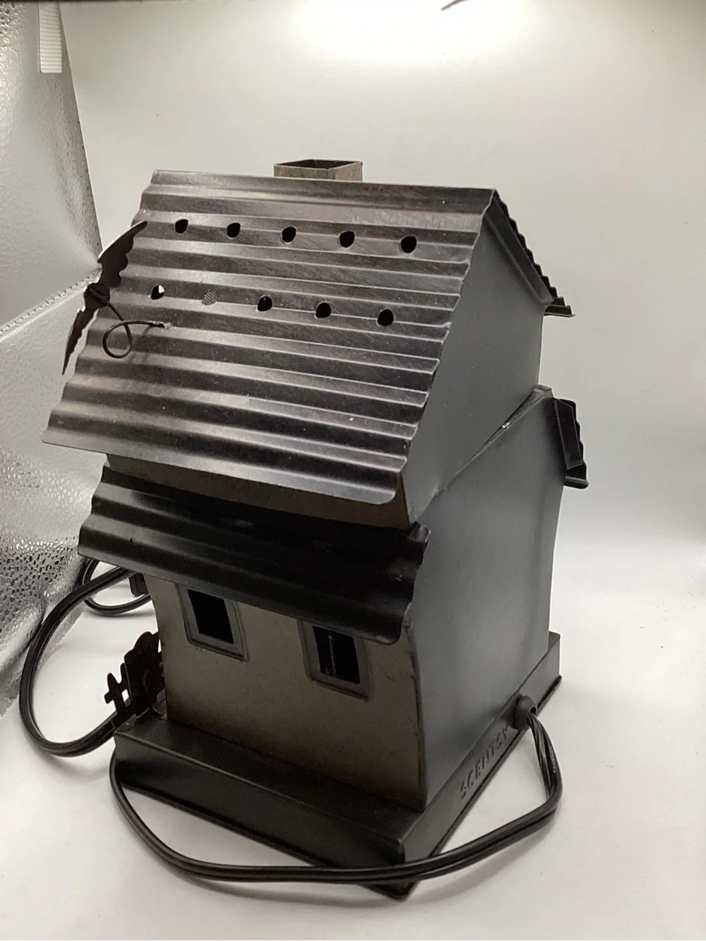Scentsy Manic Mansion Wax Warmer Halloween Haunted House